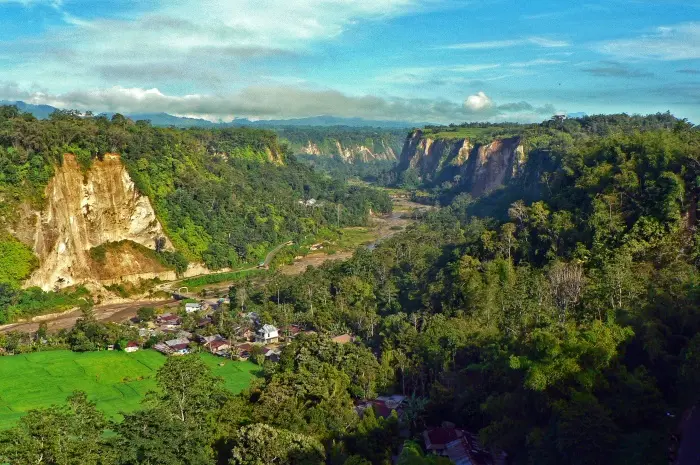 Most Beautiful Tourist Destinations in West Sumatra That You Should Visit